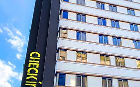 Check Inn Taipei Main Station